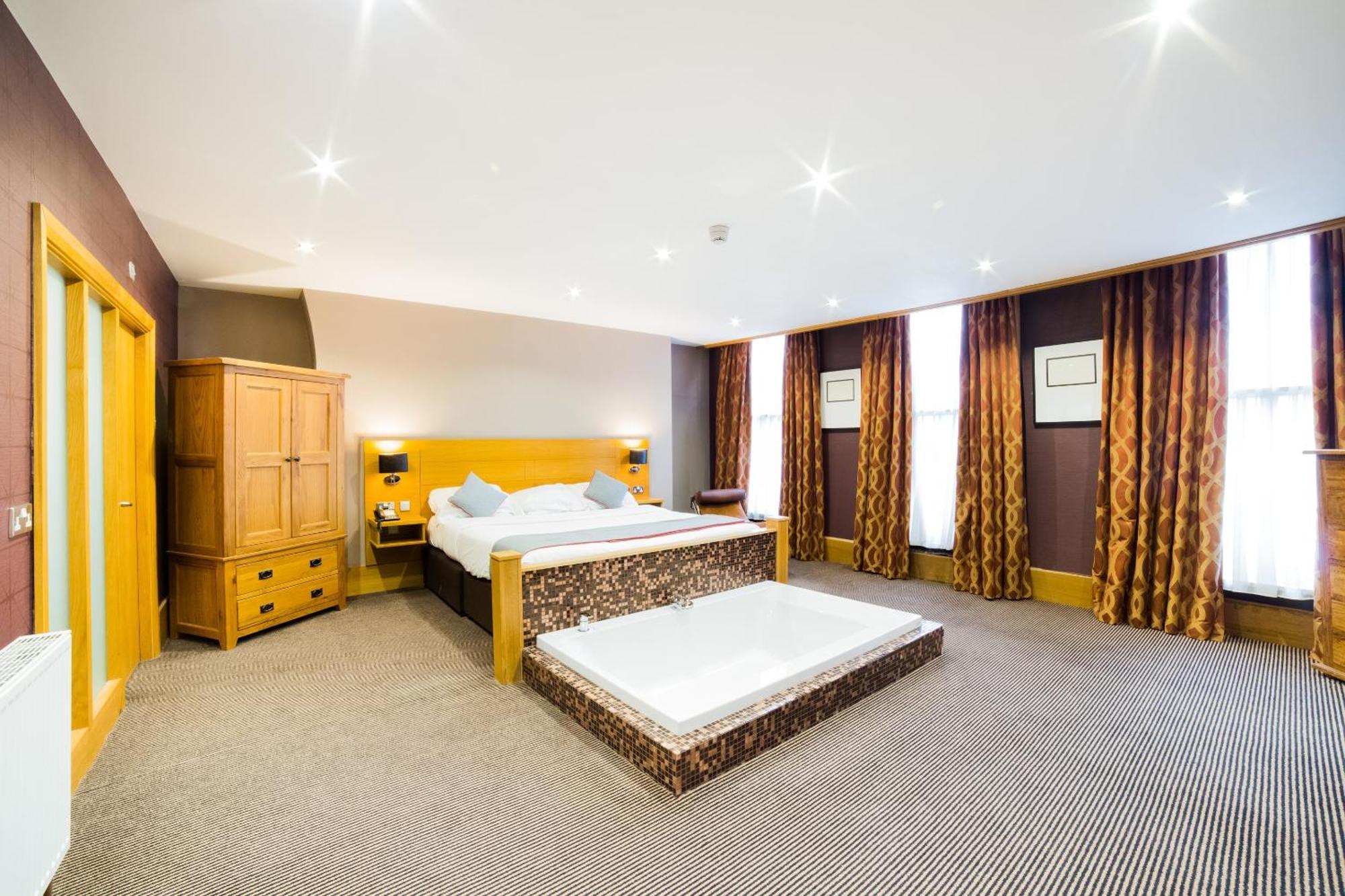 Oyo Imperial Hotel بارو في فرنيس المظهر الخارجي الصورة